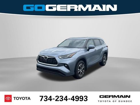 Used 2023 Toyota Highlander XLE AWD/4WD image 1