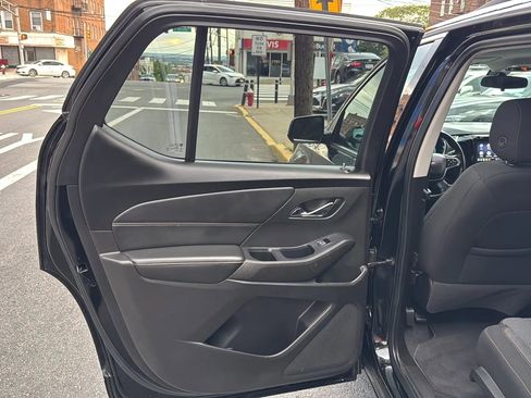 Used 2021 Chevrolet Traverse LT image 22
