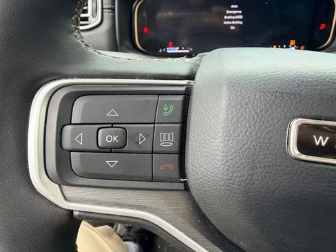 Used 2025 Jeep Wagoneer 4WD image 17