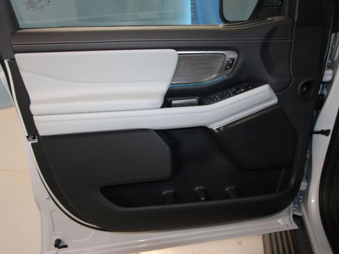 New 2026 Ford Expedition Max Platinum AWD/4WD image 4