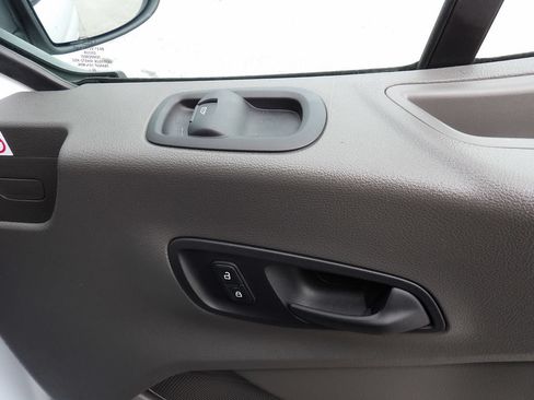 Used 2020 Ford Transit 250 Medium Roof AWD image 31