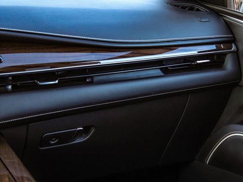 Used 2022 Cadillac Escalade ESV Sport Platinum w/ LPO, ONYX Package image 17