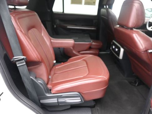 Used 2024 Ford Expedition Limited image 27