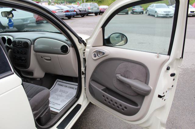Used 2005 Chrysler PT Cruiser Touring FWD image 18