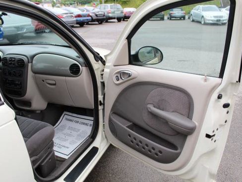 Used 2005 Chrysler PT Cruiser Touring FWD image 18