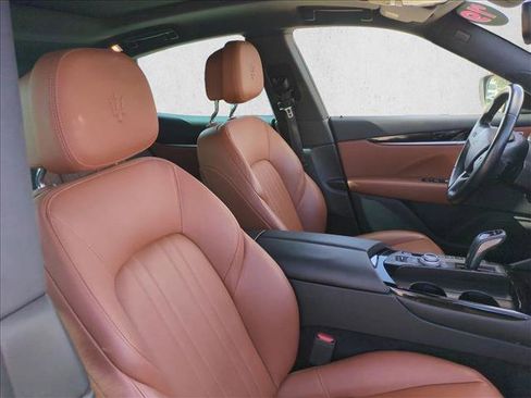 Used 2019 Maserati Levante image 18