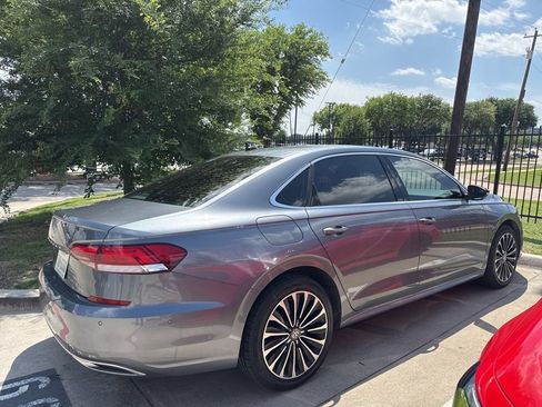 Used 2022 Volkswagen Passat 2.0T FWD image 3