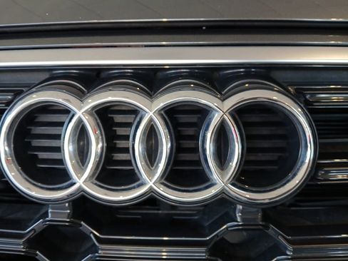 Used 2022 Audi Q5 2.0T Premium w/ Convenience Package image 17