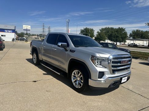 Used 2019 GMC Sierra 1500 SLE w/ SLE Value Package image 3