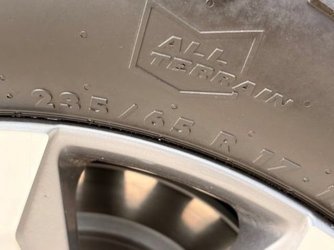 Used 2025 Chevrolet Equinox LT FWD image 6