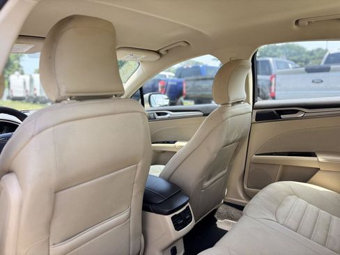 Used 2015 Ford Fusion SE FWD image 7