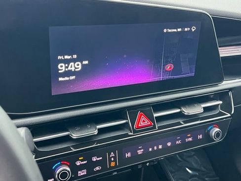Certified 2025 Kia Niro EX image 21