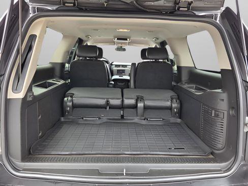 Used 2010 Chevrolet Suburban LT w/ Luxury Package AWD/4WD image 16