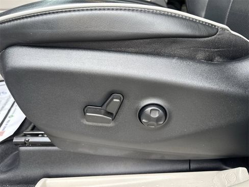 Used 2022 Chrysler Pacifica Limited image 12