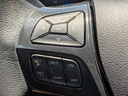 Used 2017 Ford Explorer XLT FWD image 24