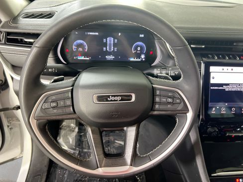 Used 2023 Jeep Grand Cherokee Limited AWD/4WD image 11