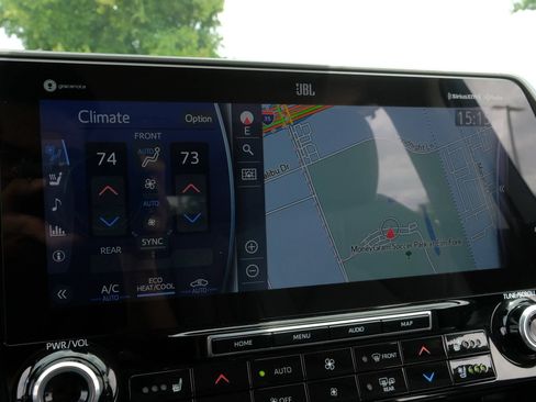 Used 2021 Toyota Highlander Limited AWD/4WD image 23