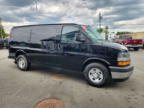 Used 2018 Chevrolet Express 2500 w/ Driver Convenience Package RWD image 20