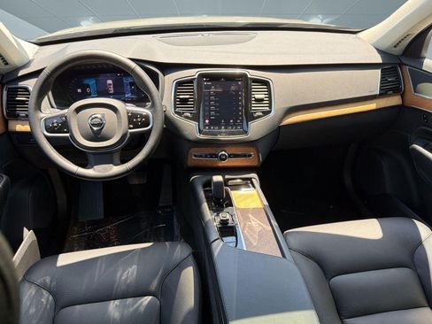 Certified 2025 Volvo XC90 B6 Plus AWD/4WD image 16