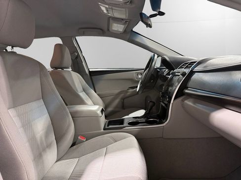 Used 2015 Toyota Camry LE image 13