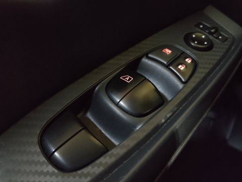 Used 2025 Nissan Sentra SV FWD image 27