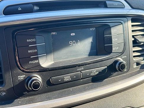 Used 2018 Kia Sorento LX image 14