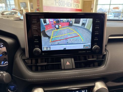 Used 2021 Toyota RAV4 XLE w/ Convenience Package image 39