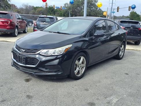 Used 2018 Chevrolet Cruze LS image 3