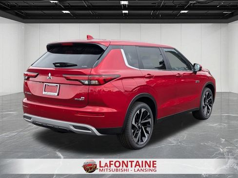 New 2025 Mitsubishi Outlander SE image 5