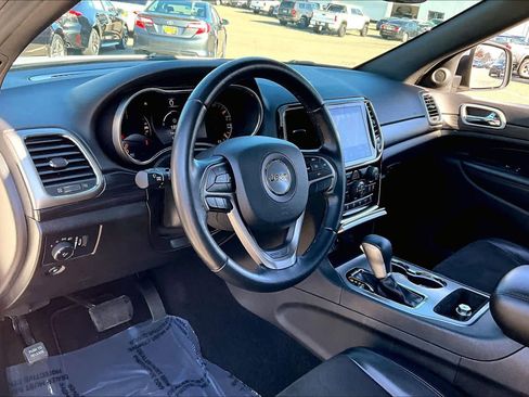 Used 2021 Jeep Grand Cherokee Laredo X image 17