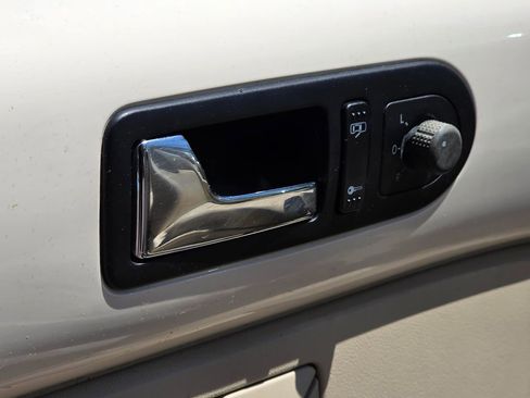 Used 2009 Volkswagen Beetle S image 23