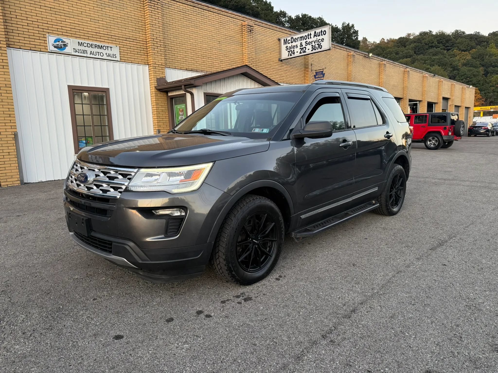 Used 2018 Ford Explorer XLT AWD/4WD image 1