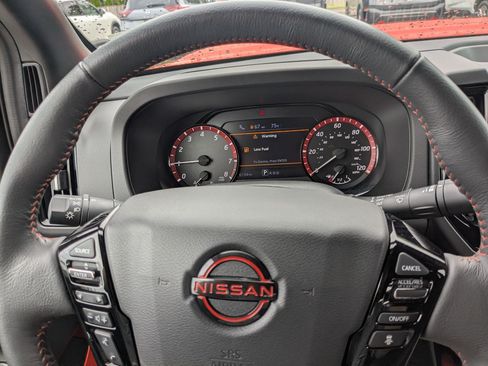 Used 2025 Nissan Frontier Pro-X RWD image 12
