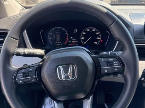 Used 2025 Honda Pilot Touring image 9