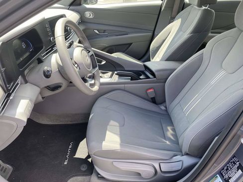 Certified 2025 Hyundai Elantra Sport FWD image 18