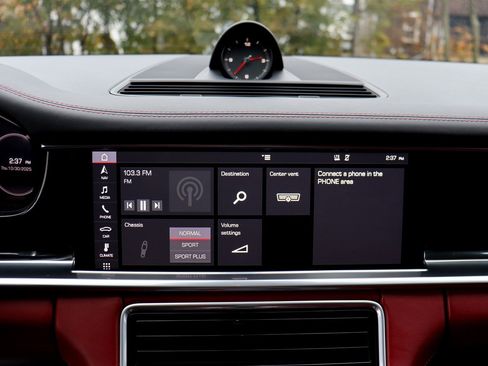 Used 2018 Porsche Panamera w/ Premium Package Plus image 28