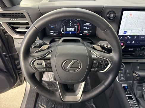 Used 2024 Lexus GX 550 AWD/4WD image 11