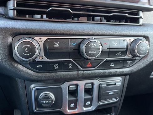 Used 2025 Jeep Wrangler Sport image 11