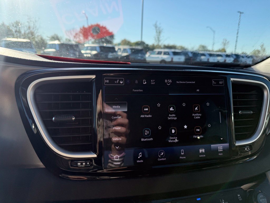 Used 2023 Chrysler Pacifica Touring-L FWD image 16