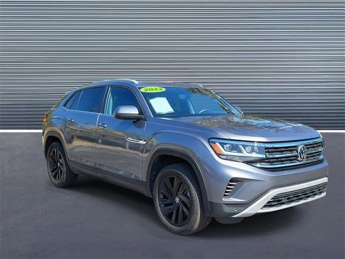 Used 2022 Volkswagen Atlas Cross Sport SE w/ Panoramic Sunroof Package image 2