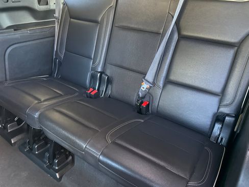 Used 2023 Chevrolet Suburban Premier image 19