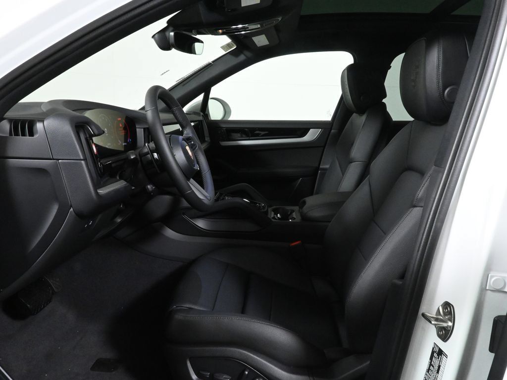 Used 2026 Porsche Cayenne AWD/4WD image 5