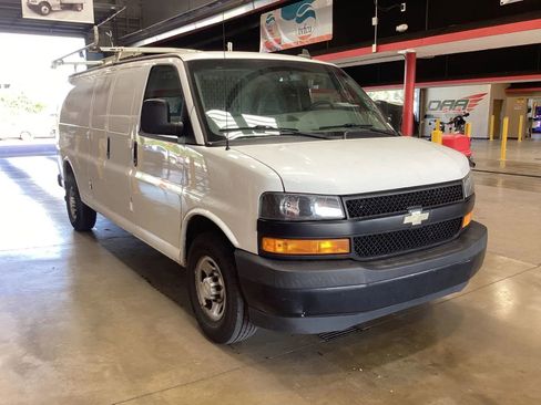 Used 2018 Chevrolet Express 2500 Extended RWD image 2