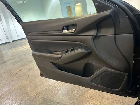 Used 2025 Nissan Altima 2.5 SV image 18