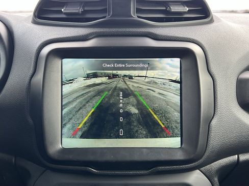 Used 2021 Jeep Renegade Latitude w/ Sun & Sound Group image 31