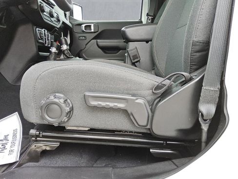 Certified 2024 Jeep Wrangler Sport S image 16