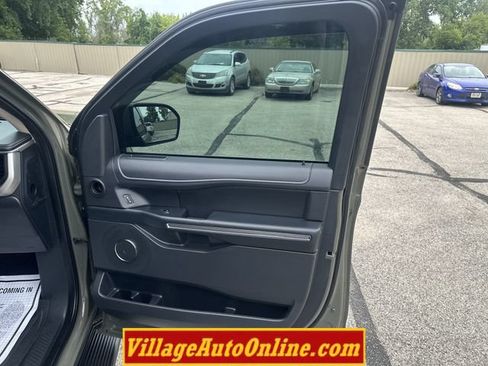 Used 2024 Ford Expedition XLT AWD/4WD image 45