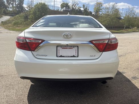 Used 2017 Toyota Camry XLE w/ Moonroof Package image 6