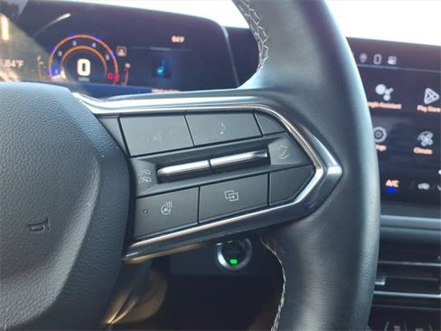 Used 2024 Chevrolet Traverse LT image 17