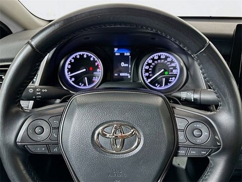 Used 2022 Toyota Camry SE image 12